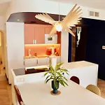 Roma Divine Cinéma Et Jardin Nîmes