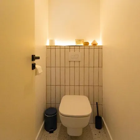 Roma Divine Cinéma Et Jardin * Nîmes